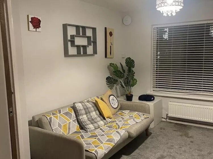 Beautiful One Bed Apartment In Cardiff Good Links
