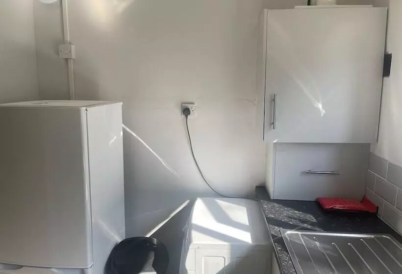 Beautiful One Bed Apartment In Cardiff Good Links