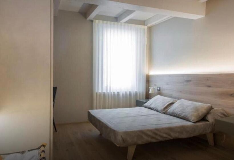 مبيت وإفطار Accademia 21