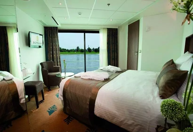 Crossgates Hotelship Altstadt   Köln