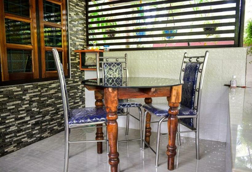 פנסיון Mullavayalil Tourist Home