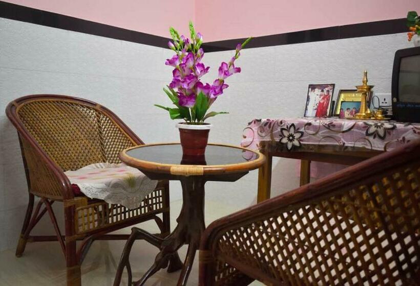 פנסיון Mullavayalil Tourist Home