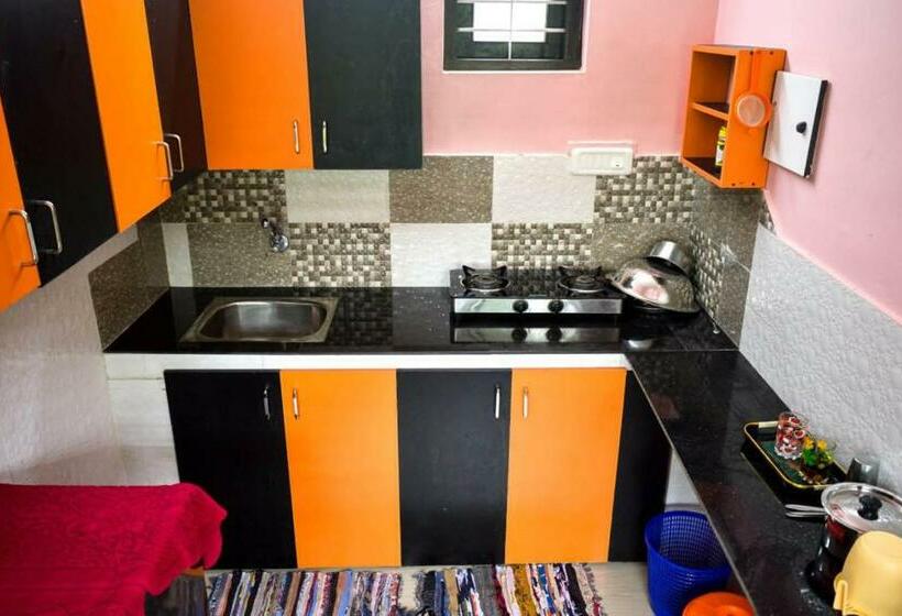 פנסיון Mullavayalil Tourist Home