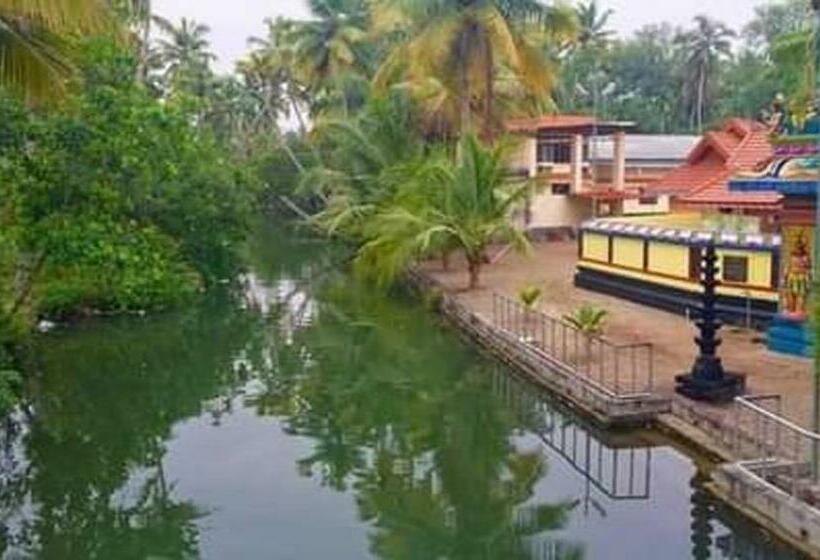 פנסיון Mullavayalil Tourist Home