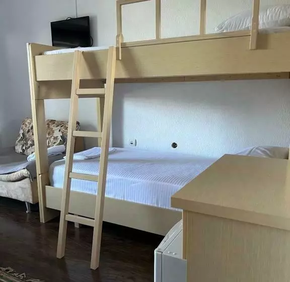 ペンション Artist House