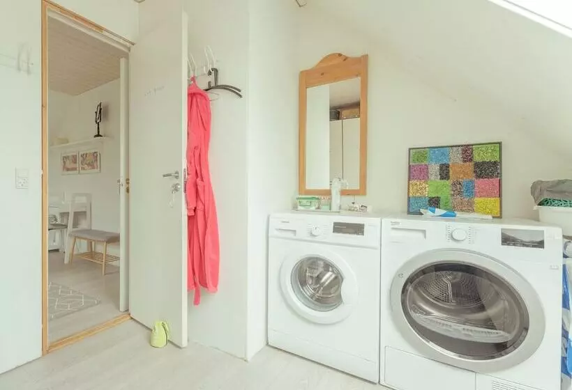 Great 3 Br Loft Apt / Views / Free Parking