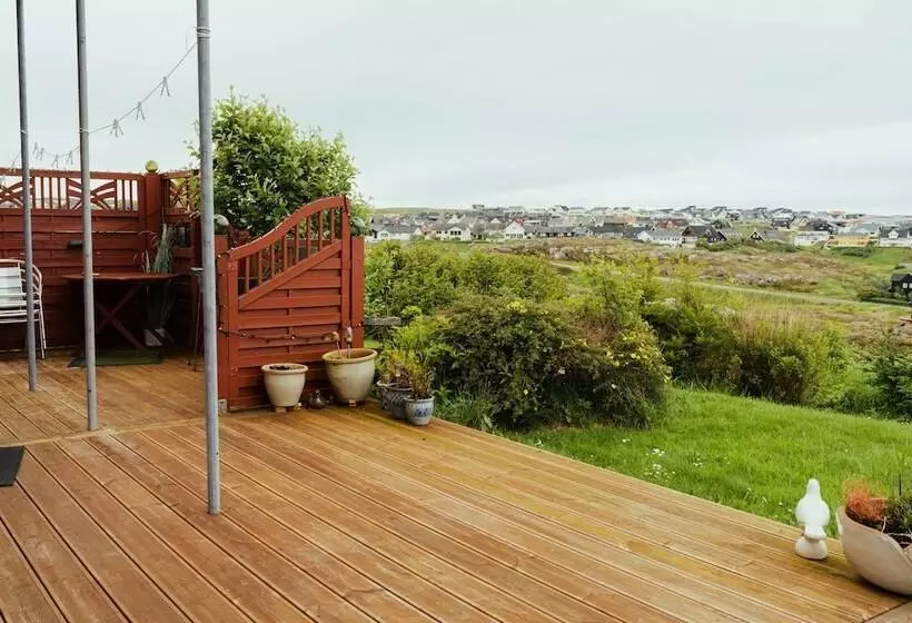 Great 3 Br Loft Apt / Views / Free Parking