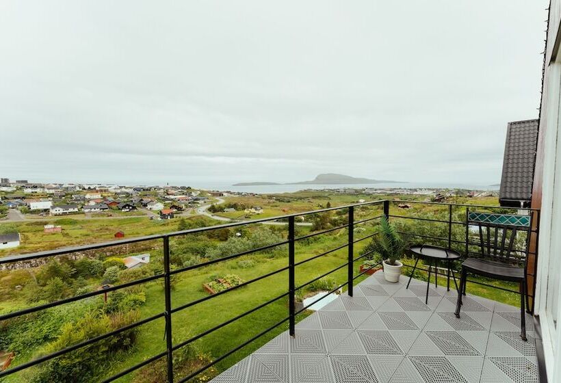 Great 3 Br Loft Apt / Views / Free Parking