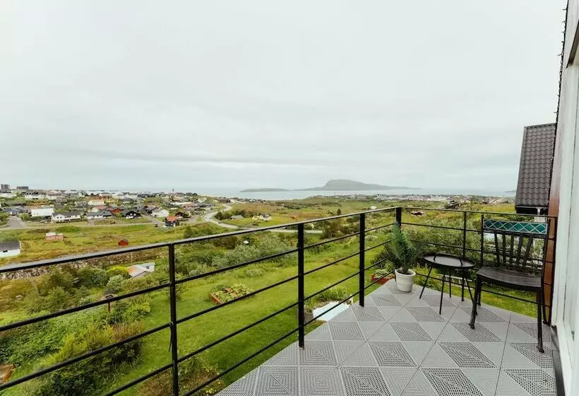 Great 3 Br Loft Apt / Views / Free Parking