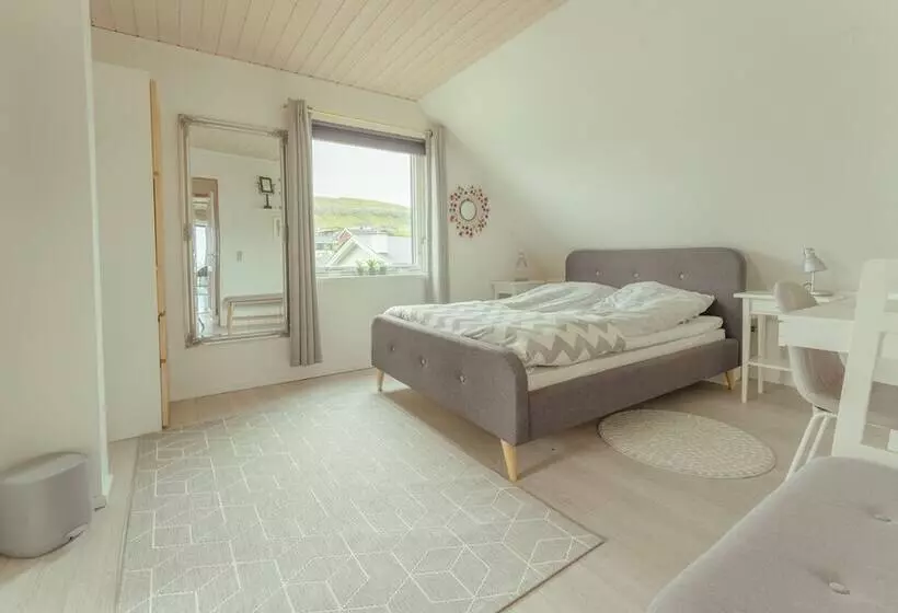 Great 3 Br Loft Apt / Views / Free Parking