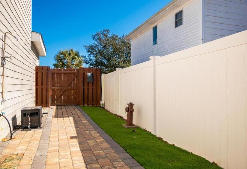 Barbee Beach House By Oak Island Accommodations