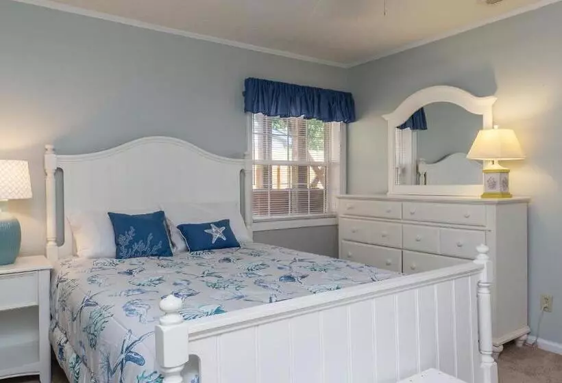 Barbee Beach House By Oak Island Accommodations