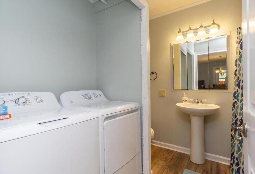 Barbee Beach House By Oak Island Accommodations