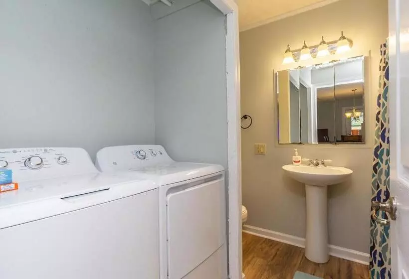 Barbee Beach House By Oak Island Accommodations