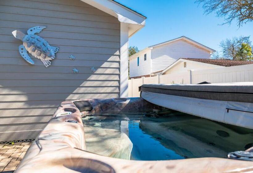 Barbee Beach House By Oak Island Accommodations