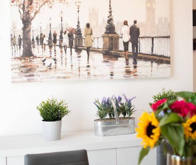 Ideal Lodgings In Bury