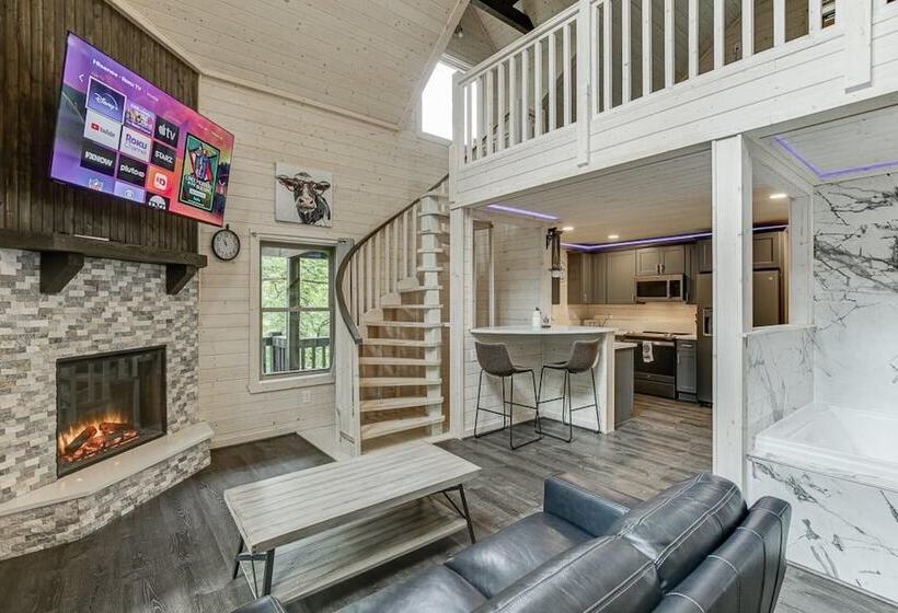 Marvel Falls Treehouse