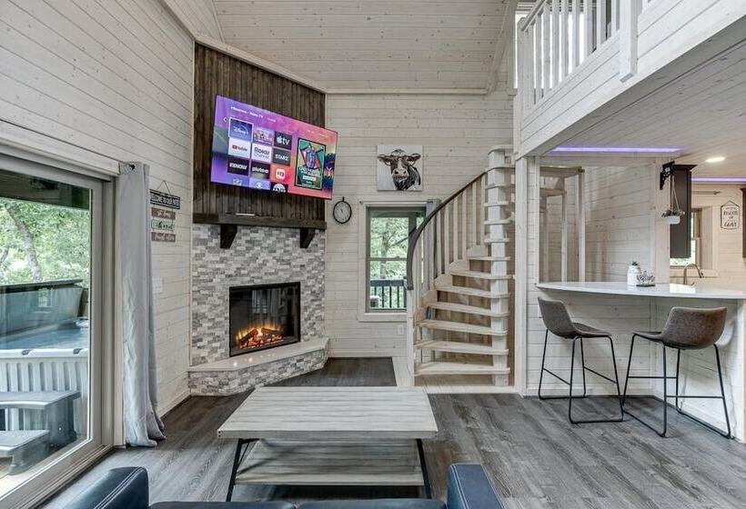 Marvel Falls Treehouse