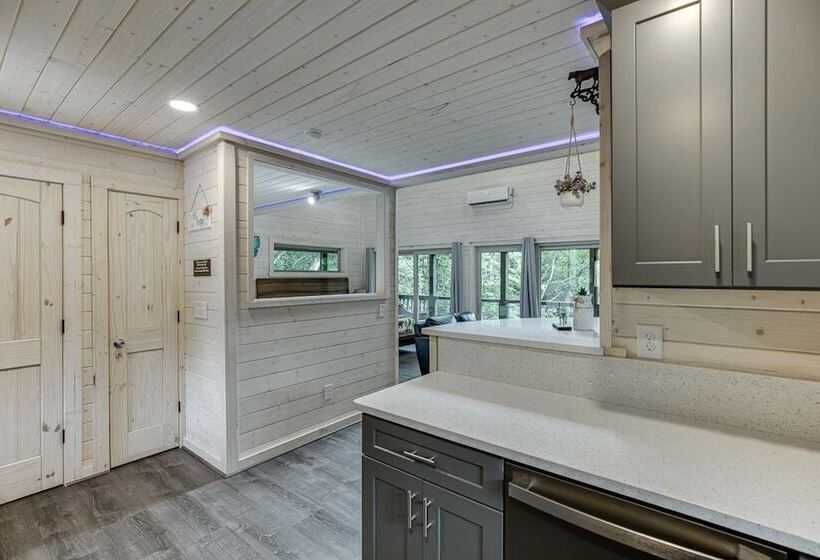 Marvel Falls Treehouse