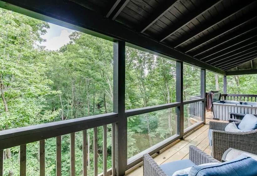 Marvel Falls Treehouse