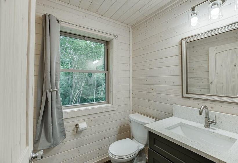 Marvel Falls Treehouse