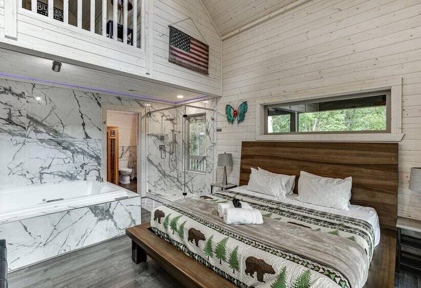 Marvel Falls Treehouse