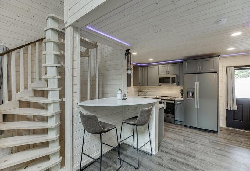 Marvel Falls Treehouse