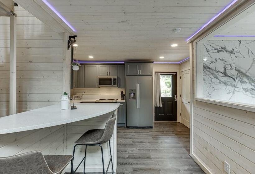 Marvel Falls Treehouse