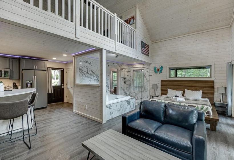 Marvel Falls Treehouse