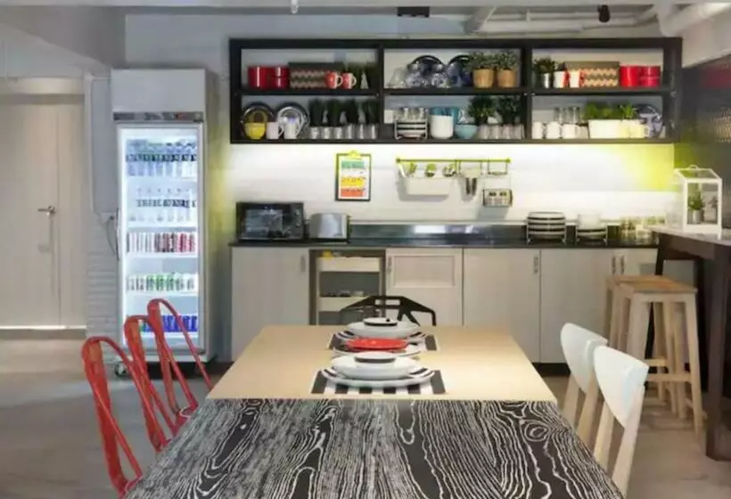 تختخواب و صبحانه Bella Ciao