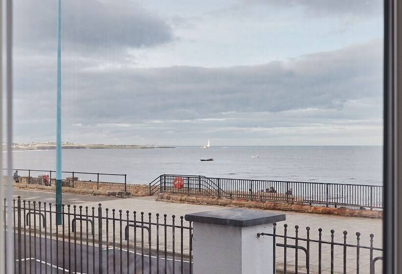 Host Stay Lighthouse View Montague Apartments