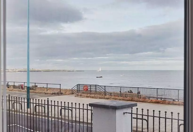 Host Stay Lighthouse View Montague Apartments