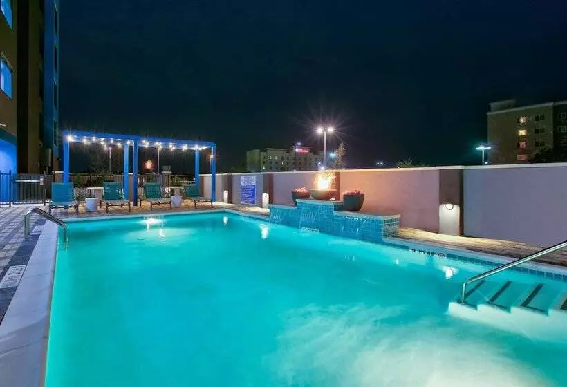 هتل Tru By Hilton San Antonio At The Rim, Tx