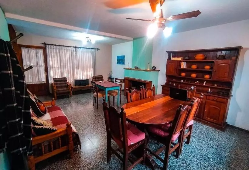 پانسیون Hostel De La Tana