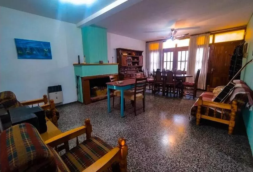 پانسیون Hostel De La Tana