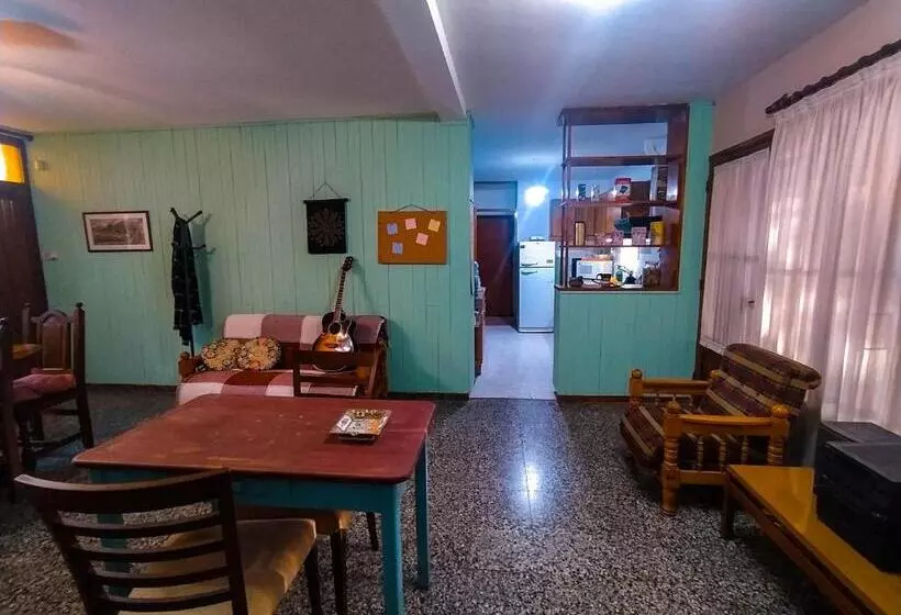 پانسیون Hostel De La Tana