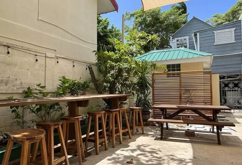 Majatalo One South Place