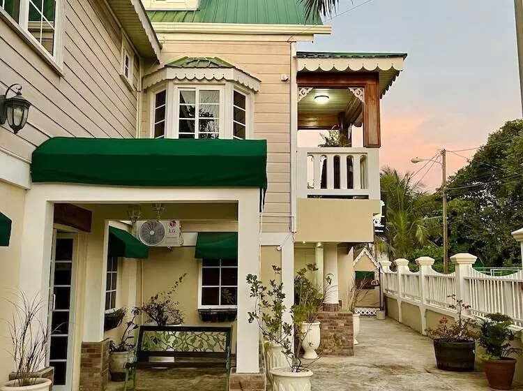 Majatalo One South Place