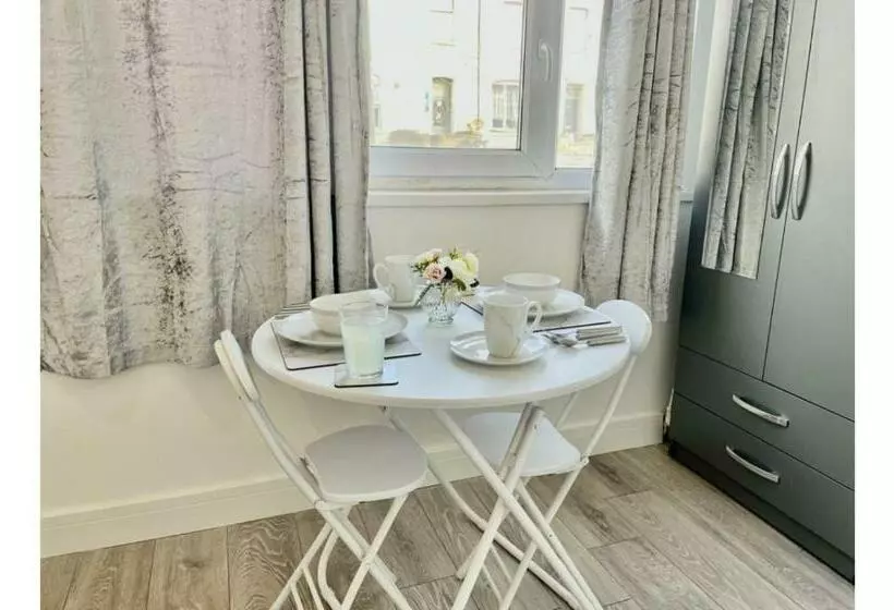 Cardiff City Centre Apartment Penarth Road
