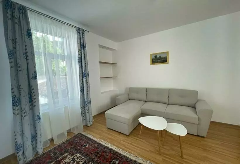 Easy Living Apartments Old Town