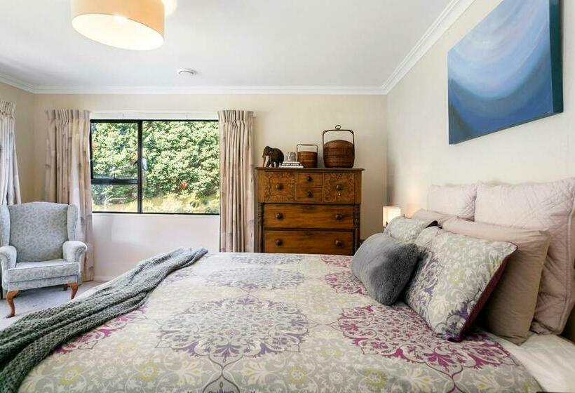 Lupin Lodge Bed & Breakfast