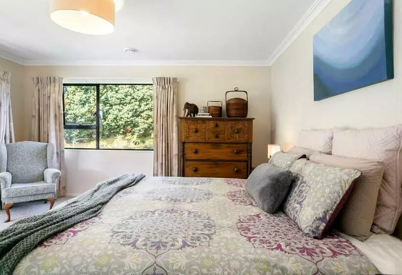 Lupin Lodge Bed & Breakfast