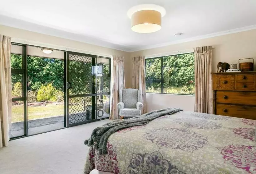 Lupin Lodge Bed & Breakfast