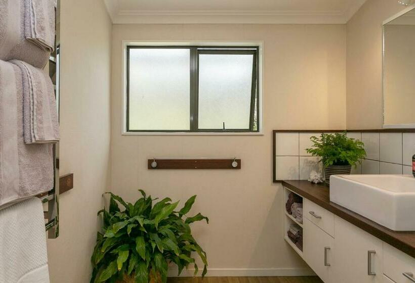 Lupin Lodge Bed & Breakfast