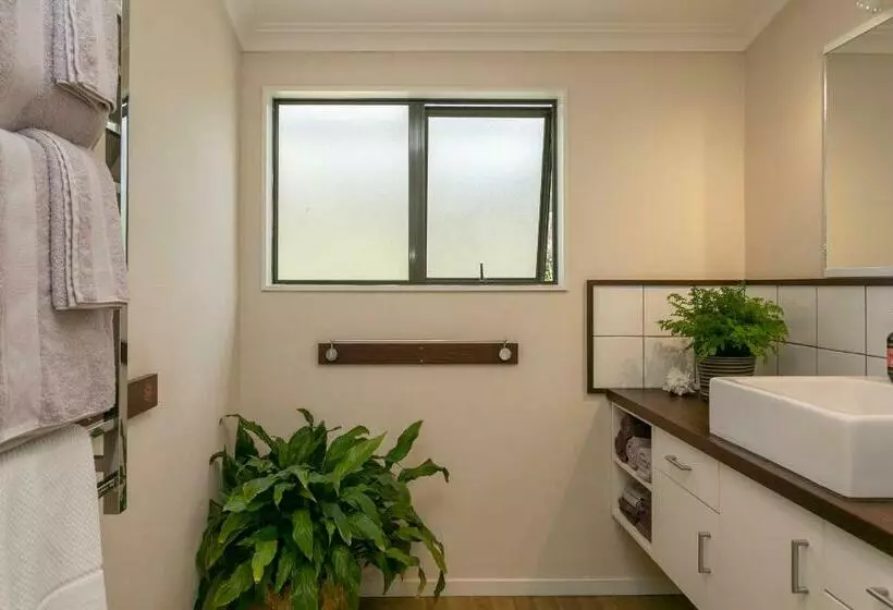 Lupin Lodge Bed & Breakfast