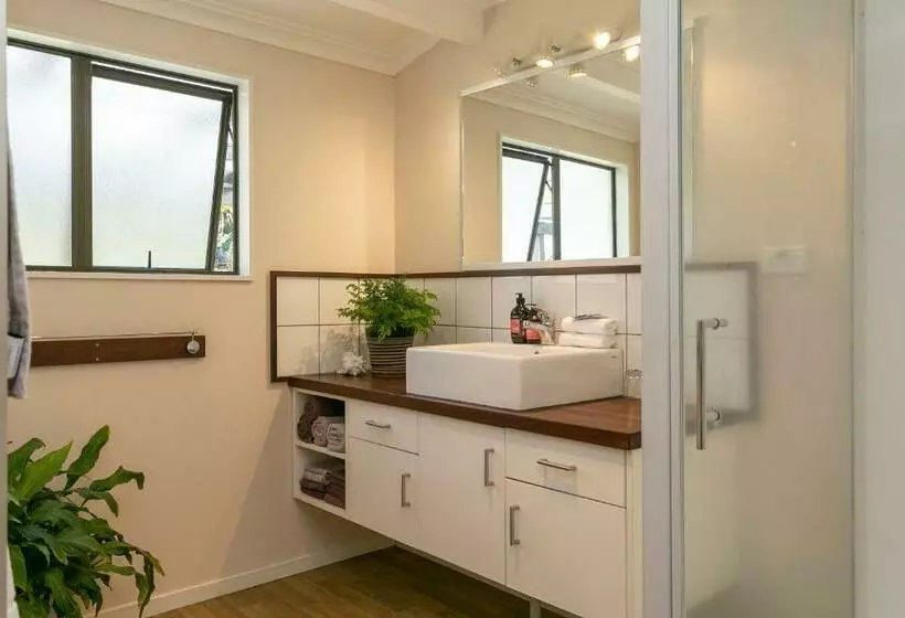 Lupin Lodge Bed & Breakfast