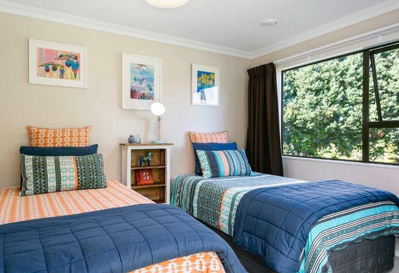 Lupin Lodge Bed & Breakfast