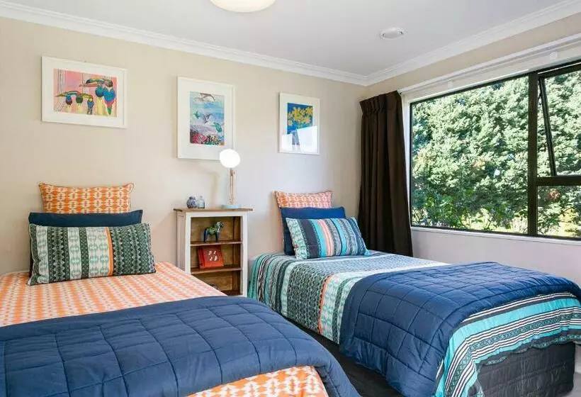 Lupin Lodge Bed & Breakfast