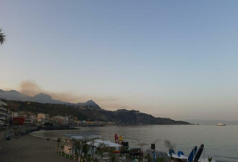 Pension Camera Tripla Giardini Naxos Sarahouse