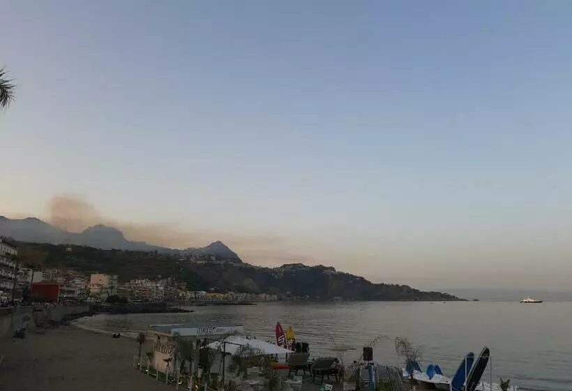 Majatalo Camera Tripla Giardini Naxos Sarahouse